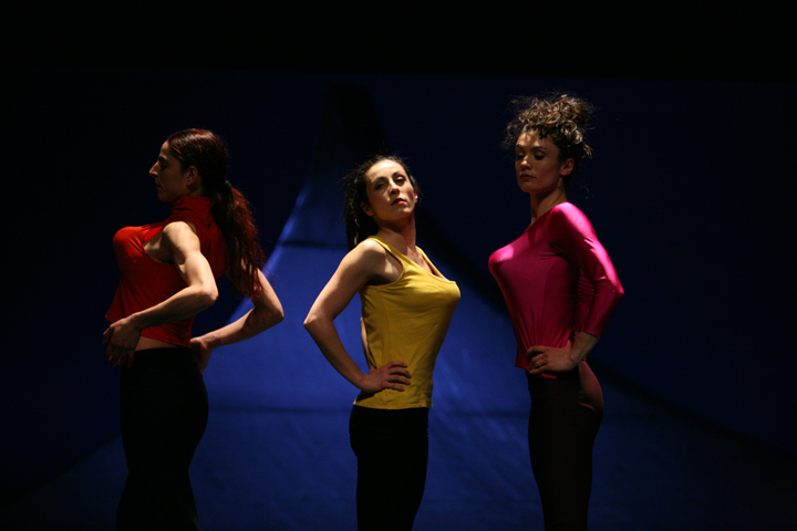 <br>Cie Carolyn Carlson - Sara Simeoni,Sara Orselli, Isida Micani<br />
©Milena Skriabine<br>