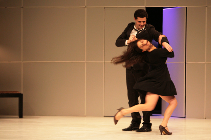 Erre Que Erre Cia de Danza -Escupir en el Tiempo