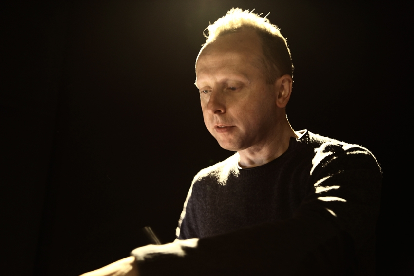 <br>Scanner, a British musician and sound artist, recreates the musical world of two remarkable documentaries that Alain Resnais was commissioned to make in the 1950s. He has composed mesmerising electronic soundtracks to accompany these quasi-surrealistic films.<br />
<br />
Paris November 21st of 2011 - Fondation Cartier pour l'art contemporain. <br>