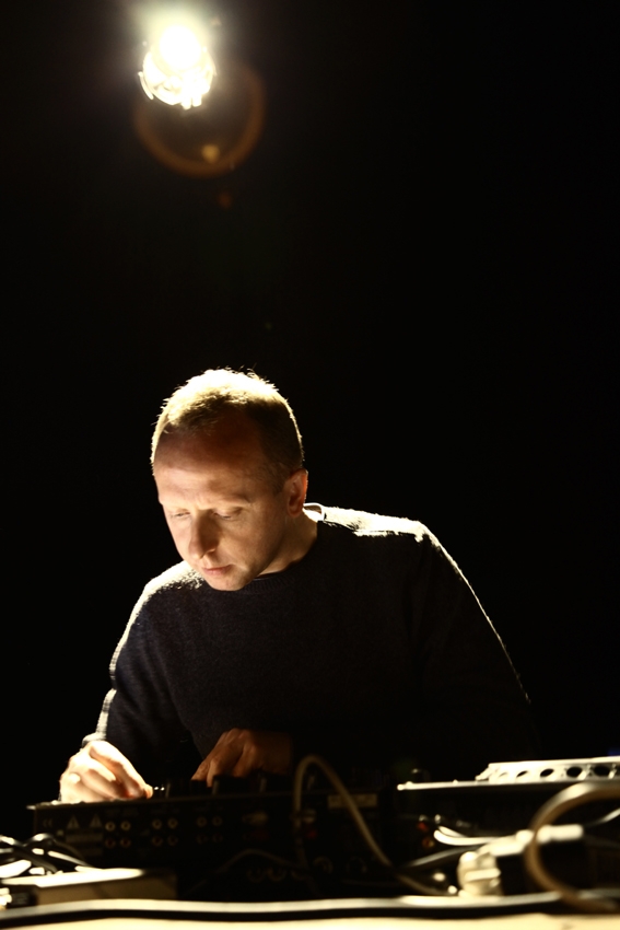 <br>Scanner, a British musician and sound artist, recreates the musical world of two remarkable documentaries that Alain Resnais was commissioned to make in the 1950s. He has composed mesmerising electronic soundtracks to accompany these quasi-surrealistic films.<br />
<br />
Paris November 21st of 2011 - Fondation Cartier pour l'art contemporain.<br>
