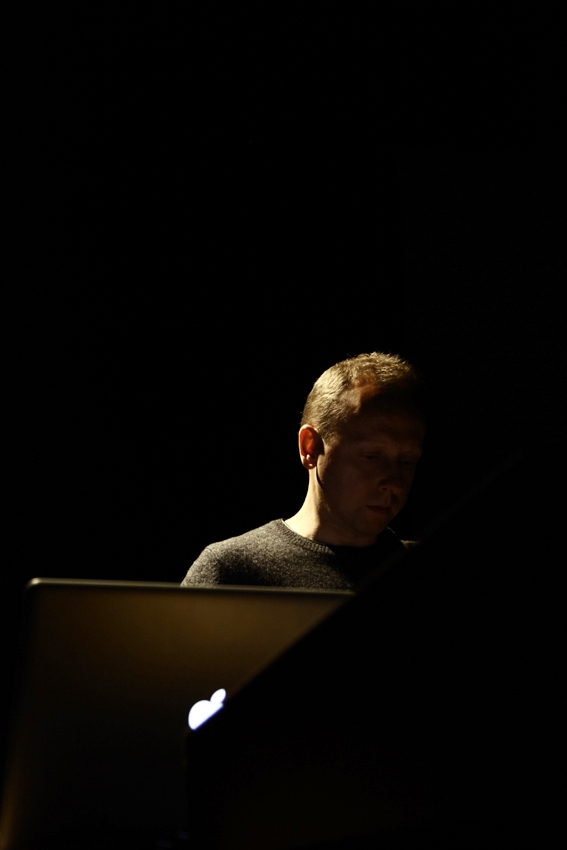 <br>Scanner, a British musician and sound artist, recreates the musical world of two remarkable documentaries that Alain Resnais was commissioned to make in the 1950s. He has composed mesmerising electronic soundtracks to accompany these quasi-surrealistic films.<br />
<br />
Paris November 21st of 2011 - Fondation Cartier pour l'art contemporain. <br>