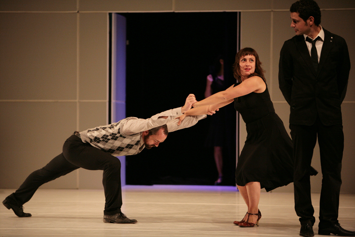 Erre Que Erre Cia de Danza -Escupir en el Tiempo